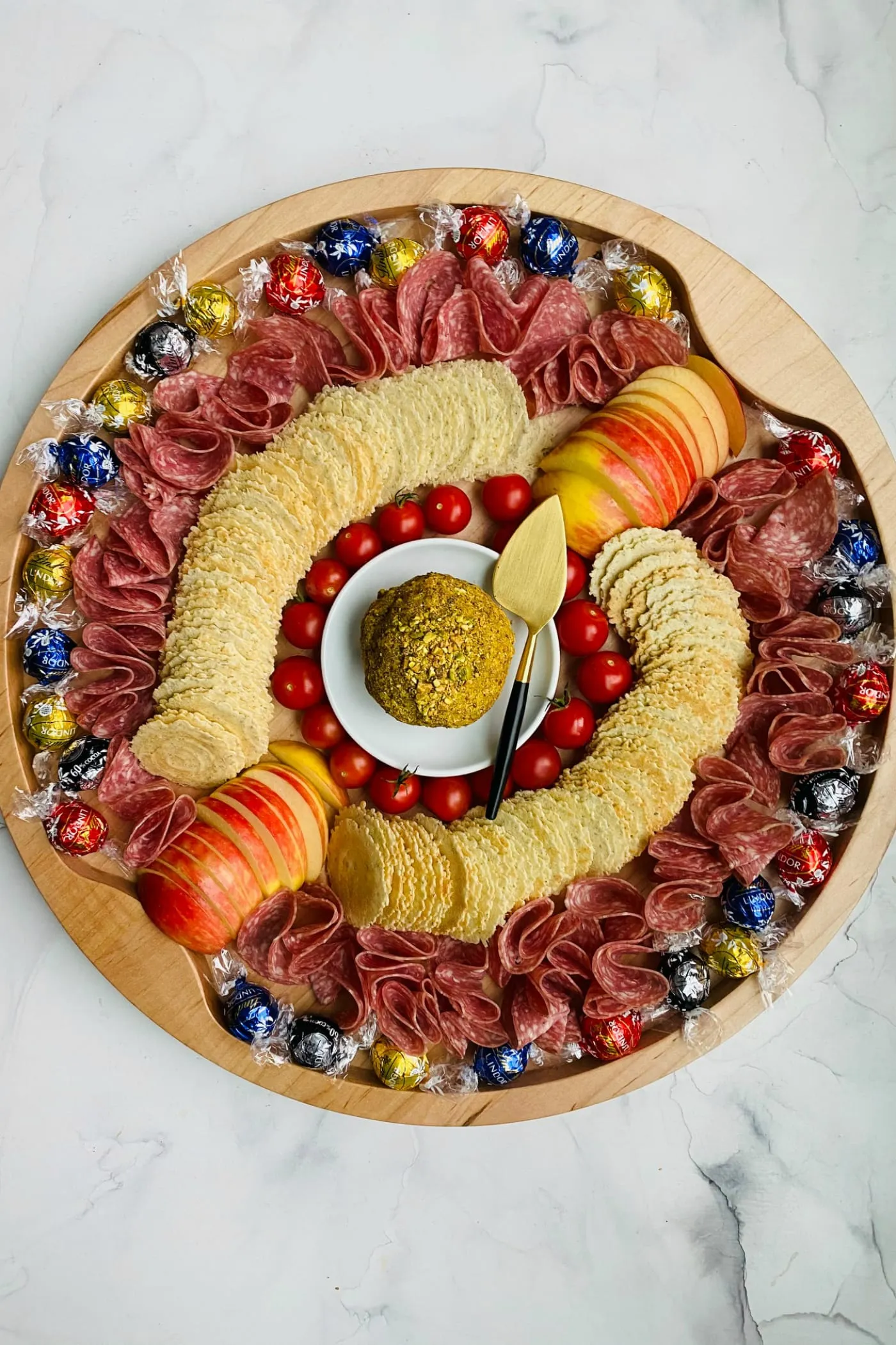 Bacon Gouda Pistachio Cheese Ball