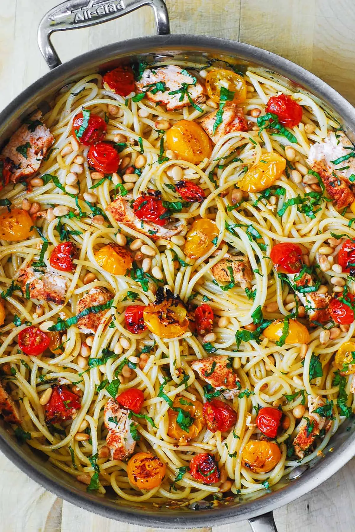 Chicken and Pasta in Garlic and Tomato