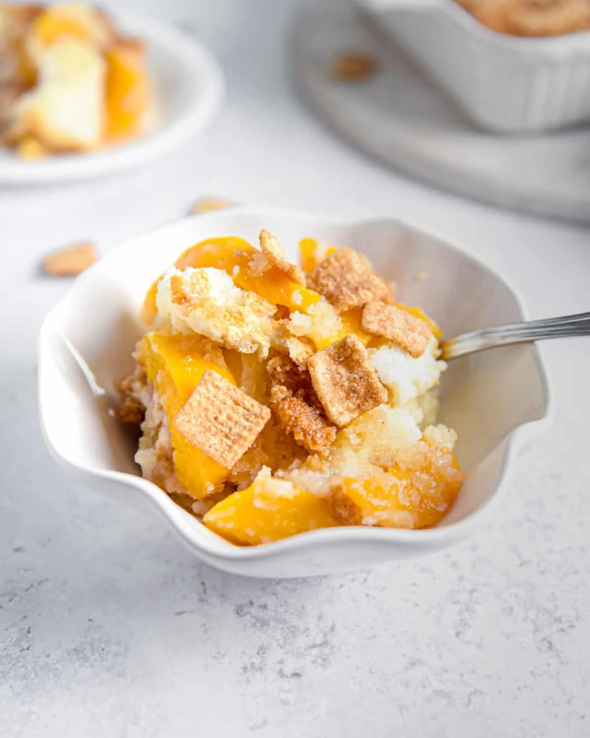 Cinnamon Toast Crunch Peach Cobbler