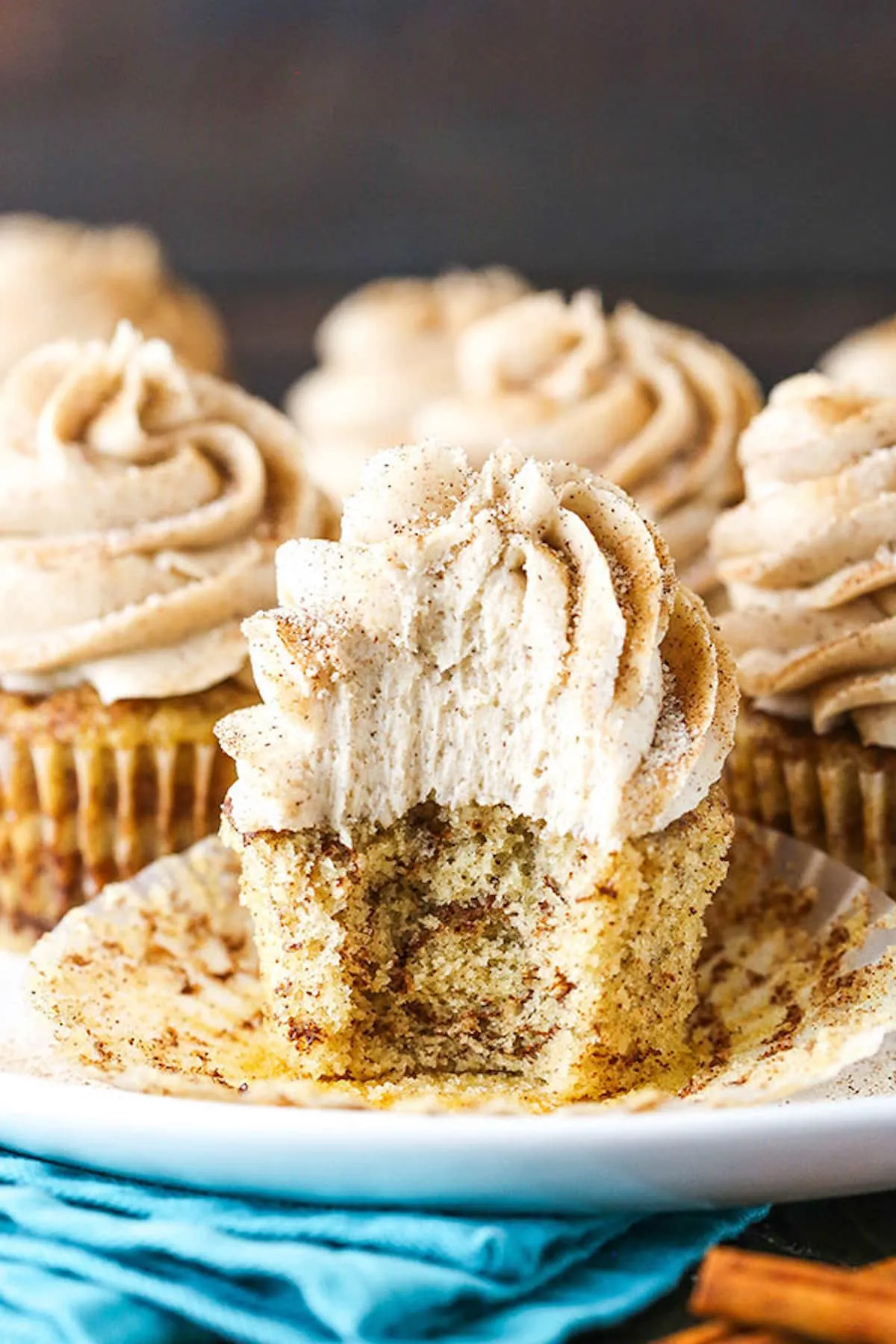 Easy Cinnamon Roll Cupcakes