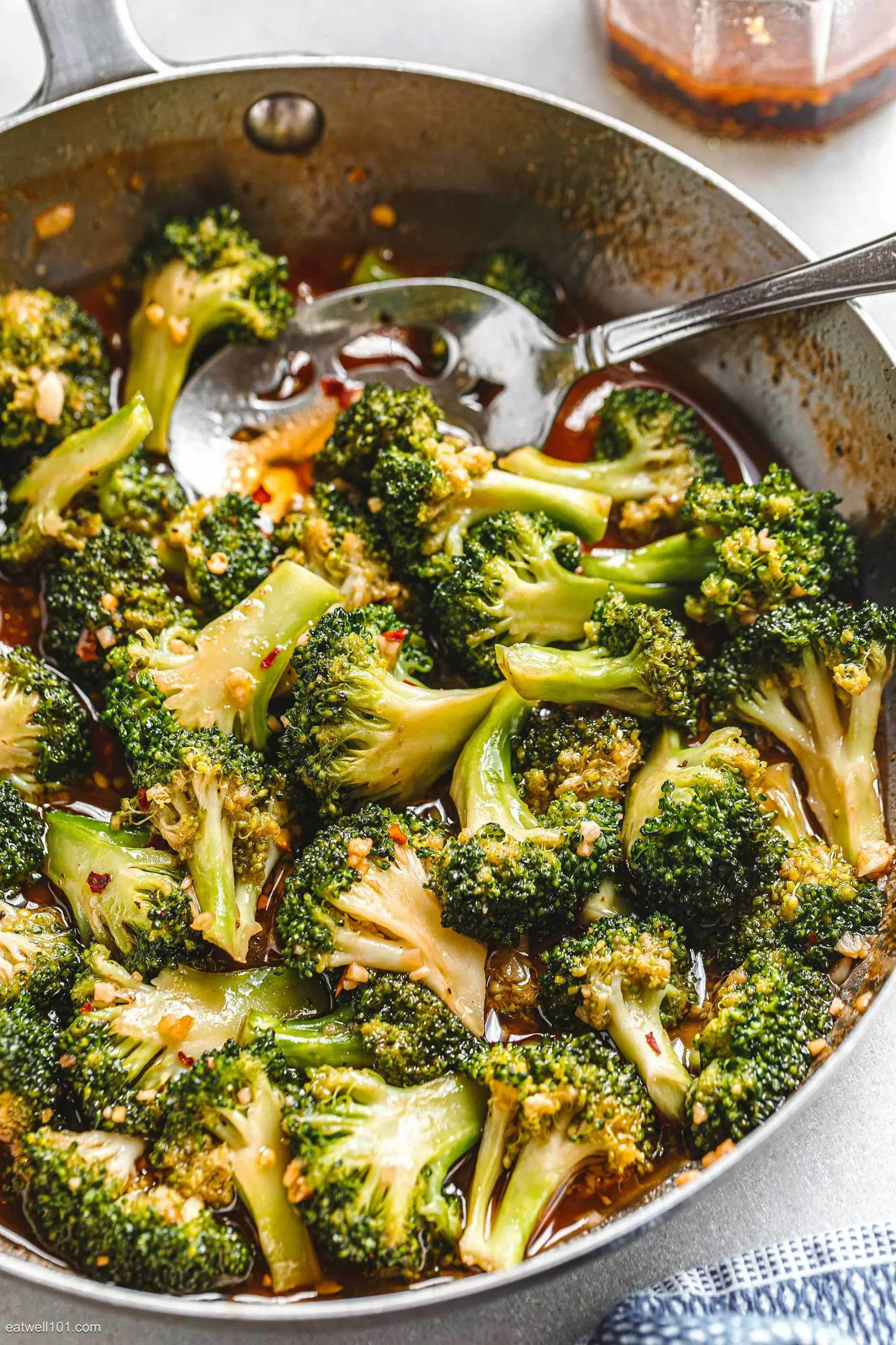 Easy Garlic Broccoli Stir Fry