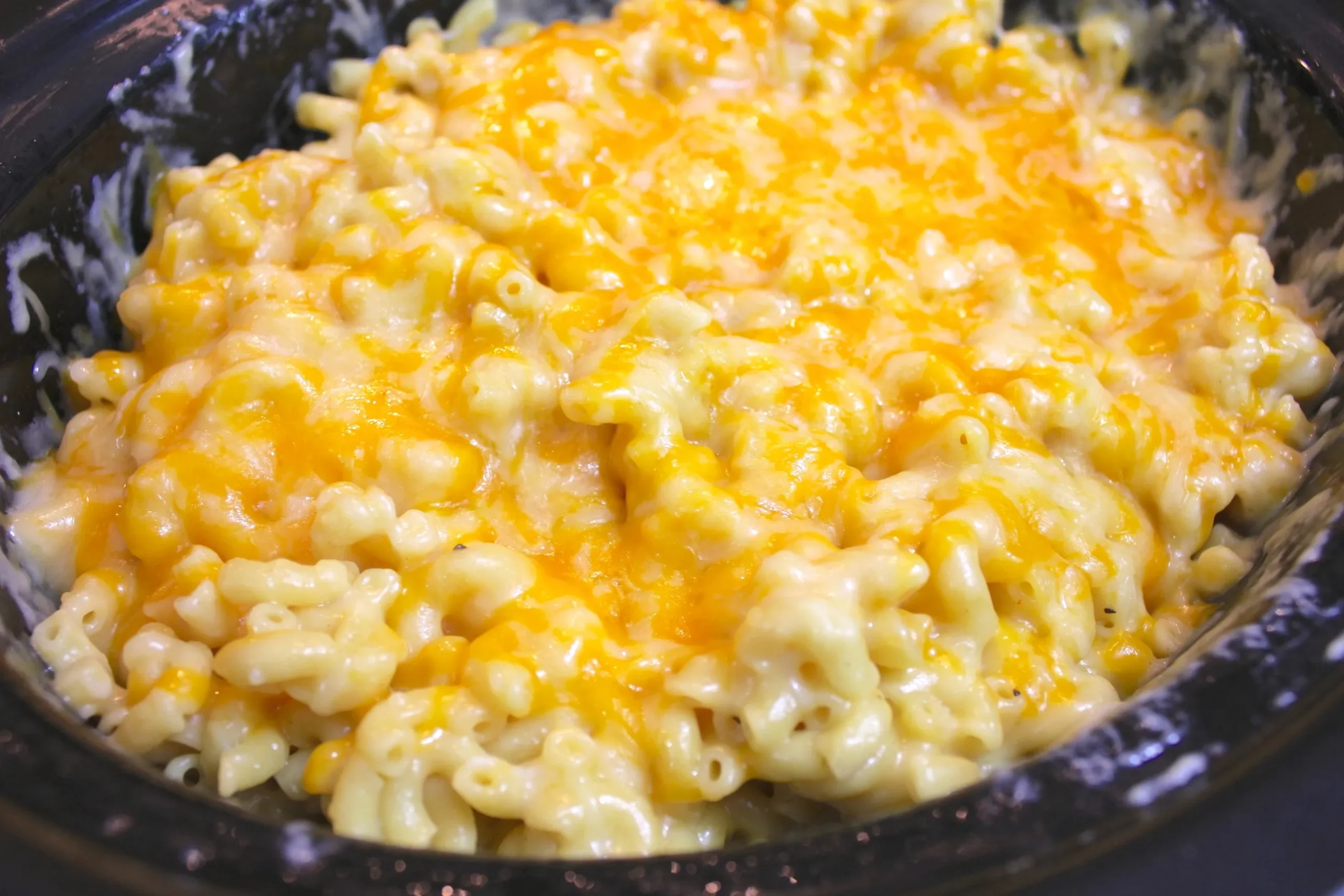 Easy Slow Cooker Macaroni and Cheese with Uncooked Macaroni