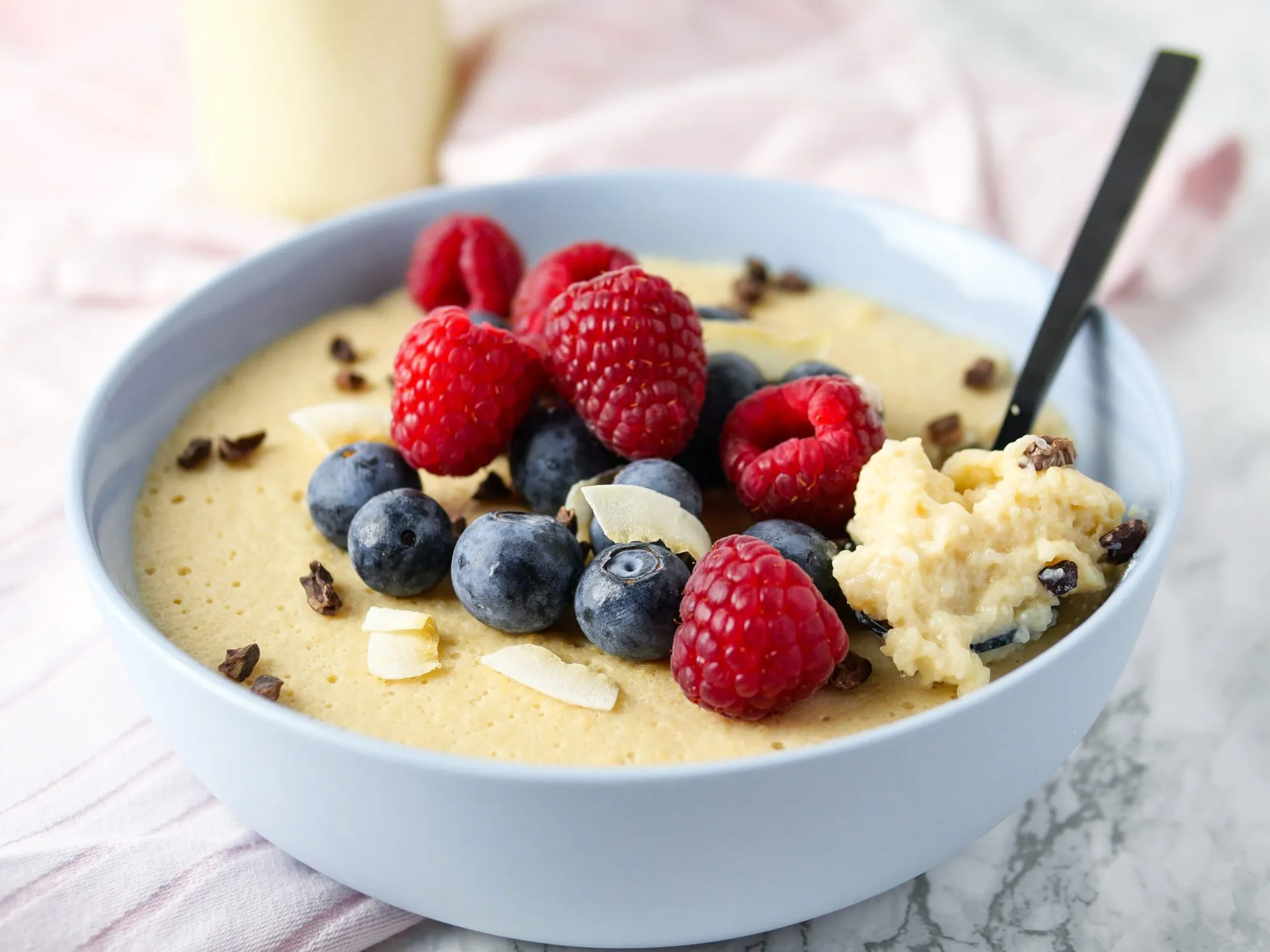 Griess Pudding in Holunder Apple Sauce