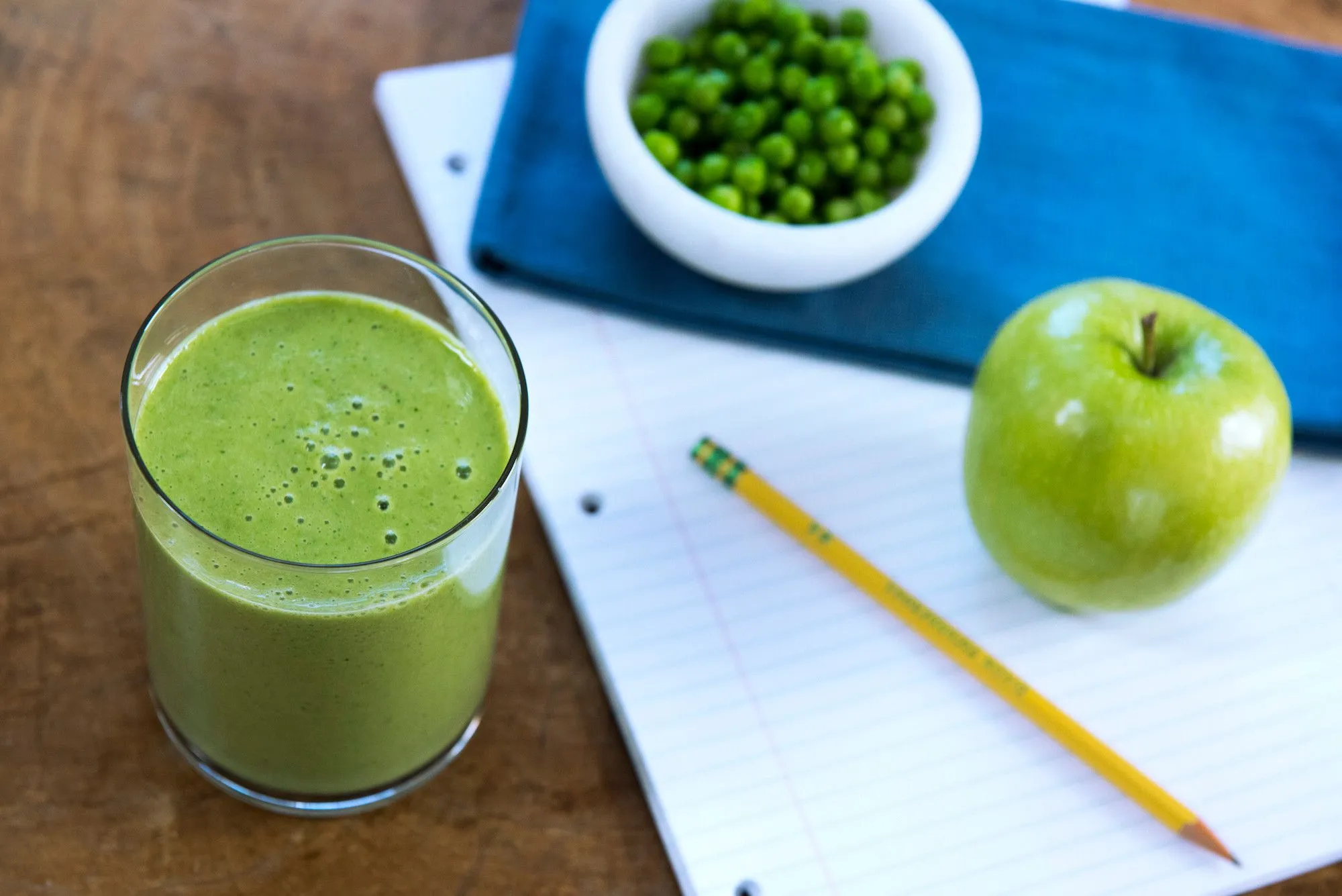 Healthy Broccoli Spinach Smoothie with Apple