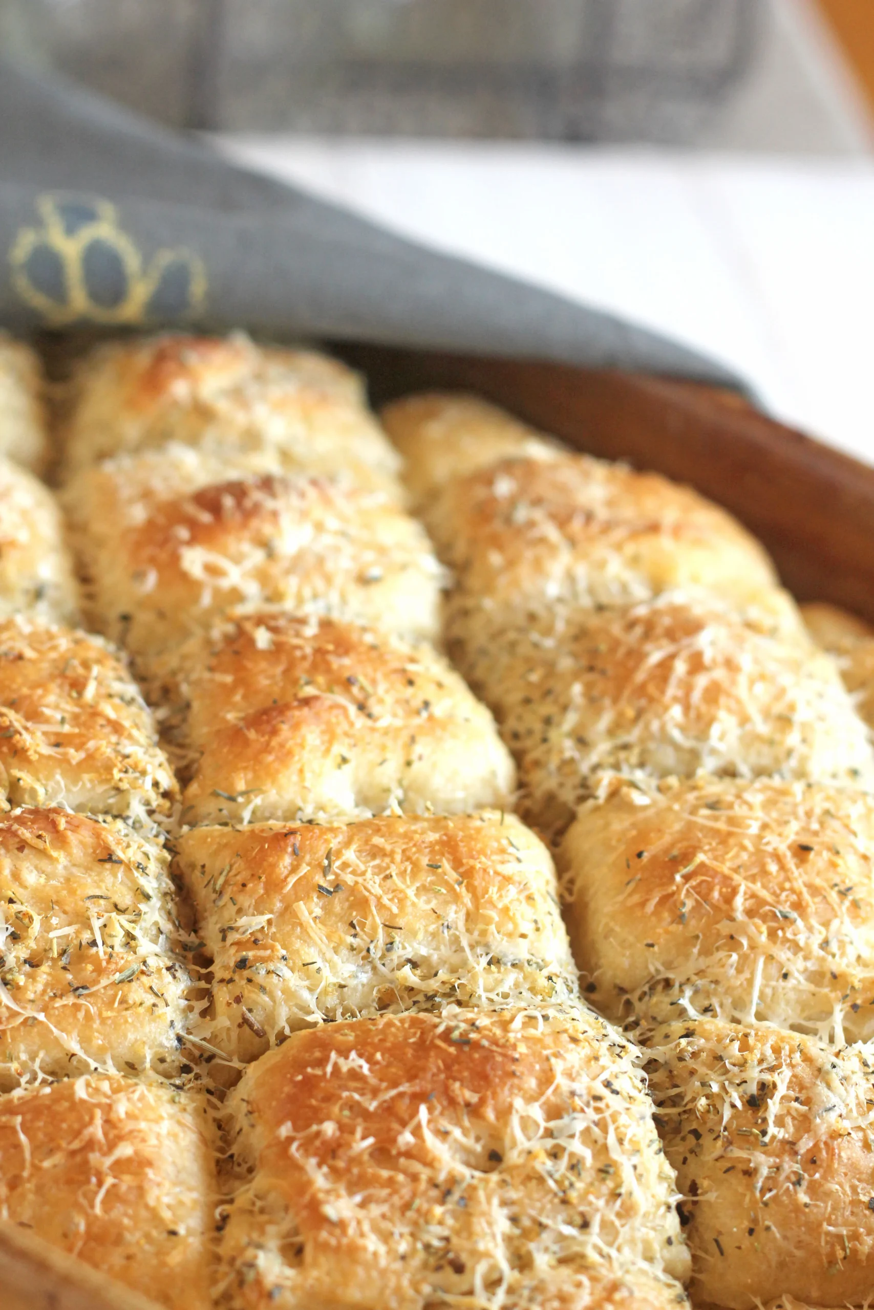 Herbed Oatmeal Pan Rolls