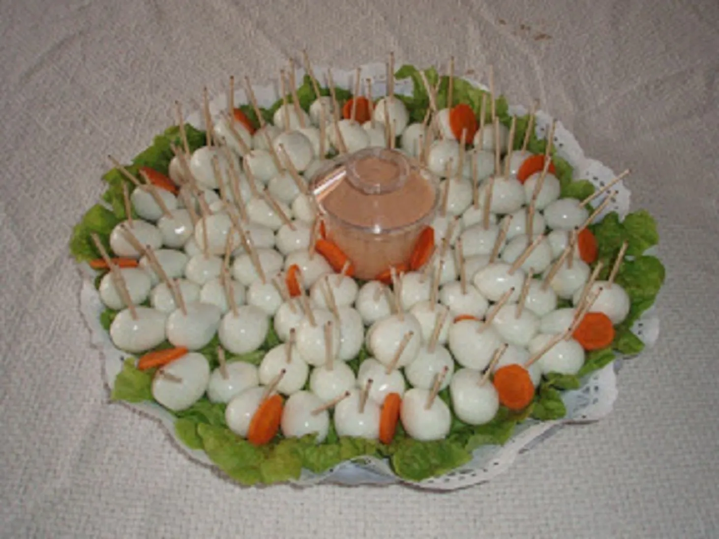 Huevitos de Codorniz con Salsa Rosada