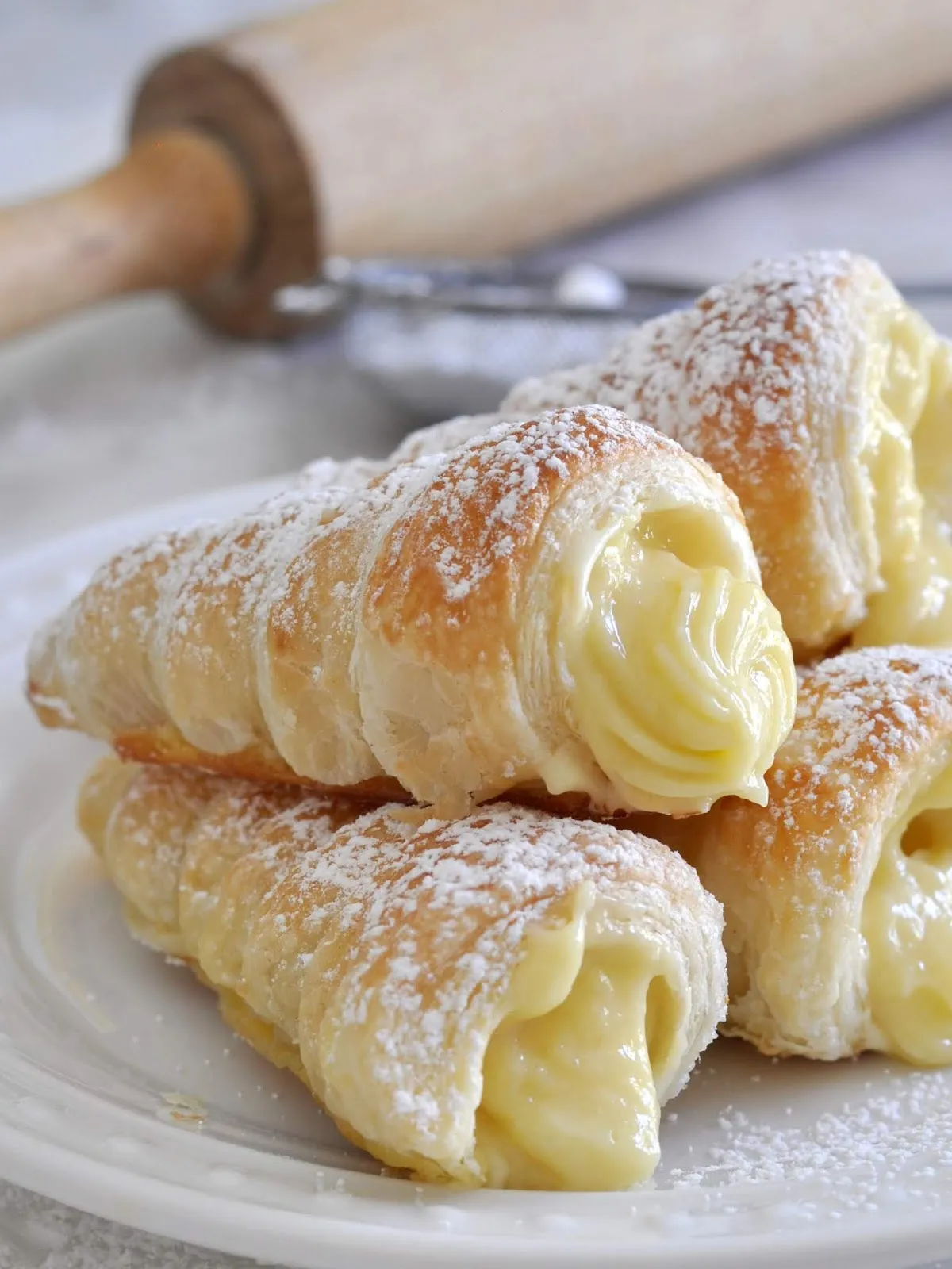 Italian Cream Filled Pastry