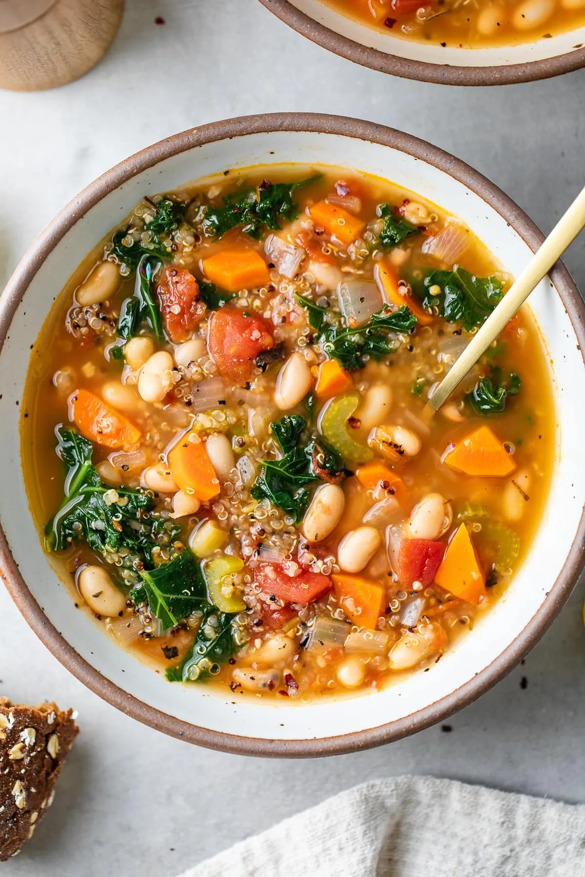 Kale Quinoa White Bean Soup