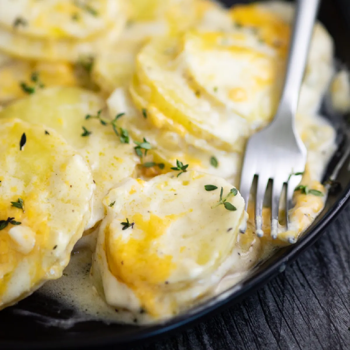 Lazy Slow Cooker Cheesy Scalloped Potatoes