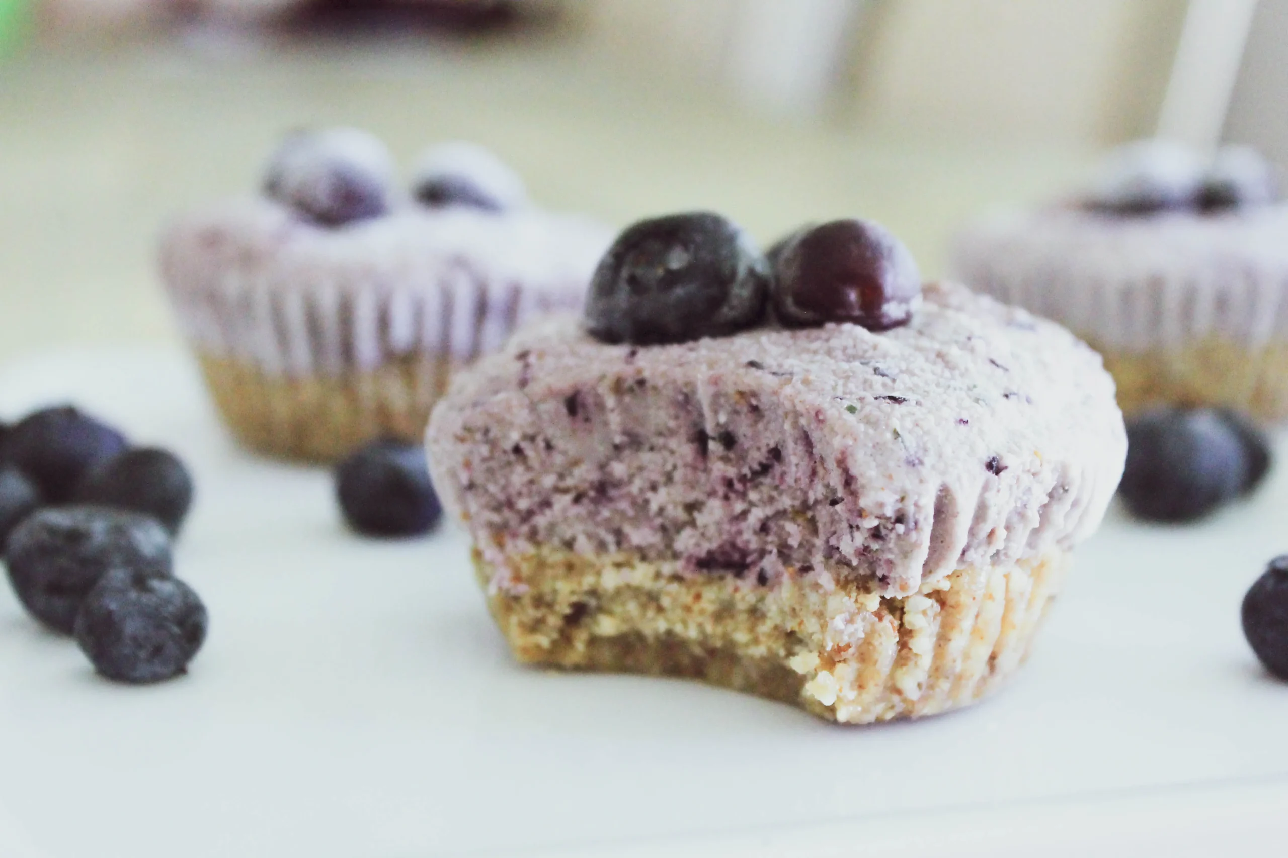 Lemon Cheesecake Bites w Blueberries