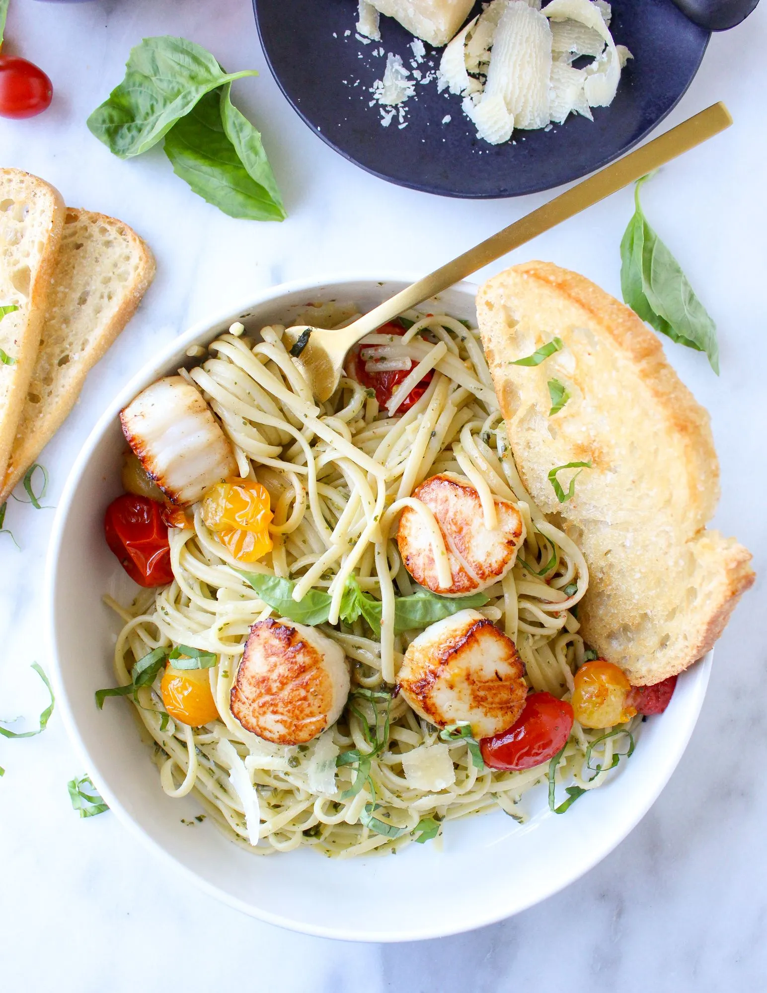 Linguini with Scallops and Pesto