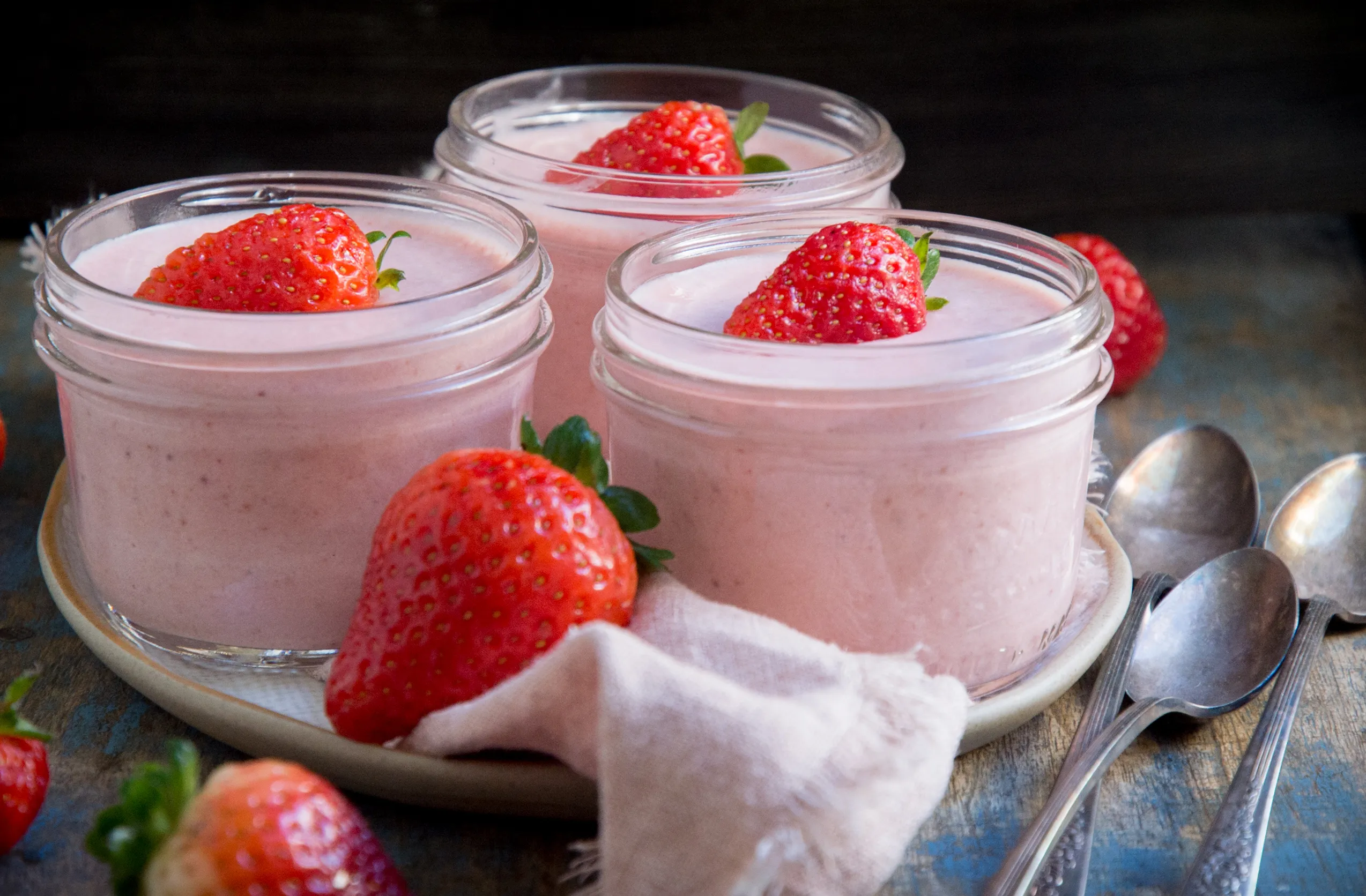 Low Carb Strawberry Mousse Tartlets