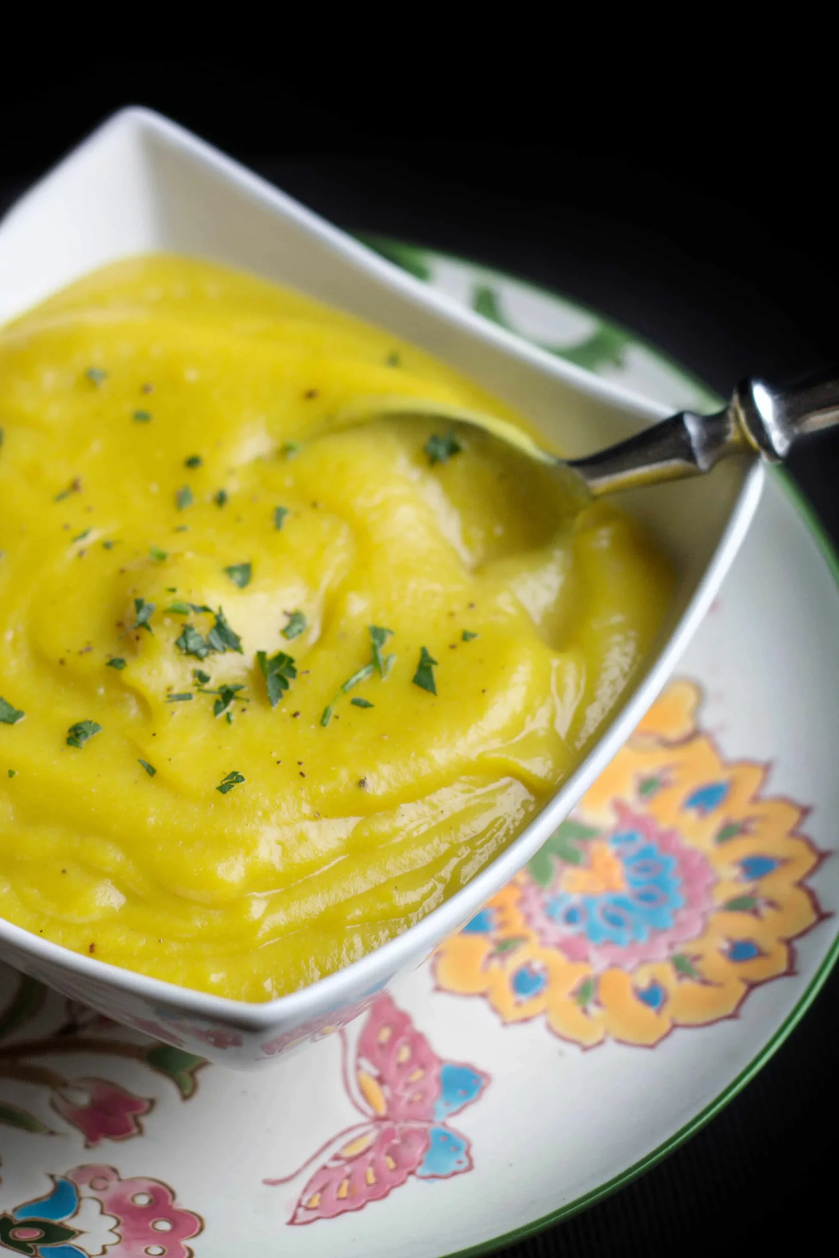 Low Fat Creamy Cauliflower Saffron Soup