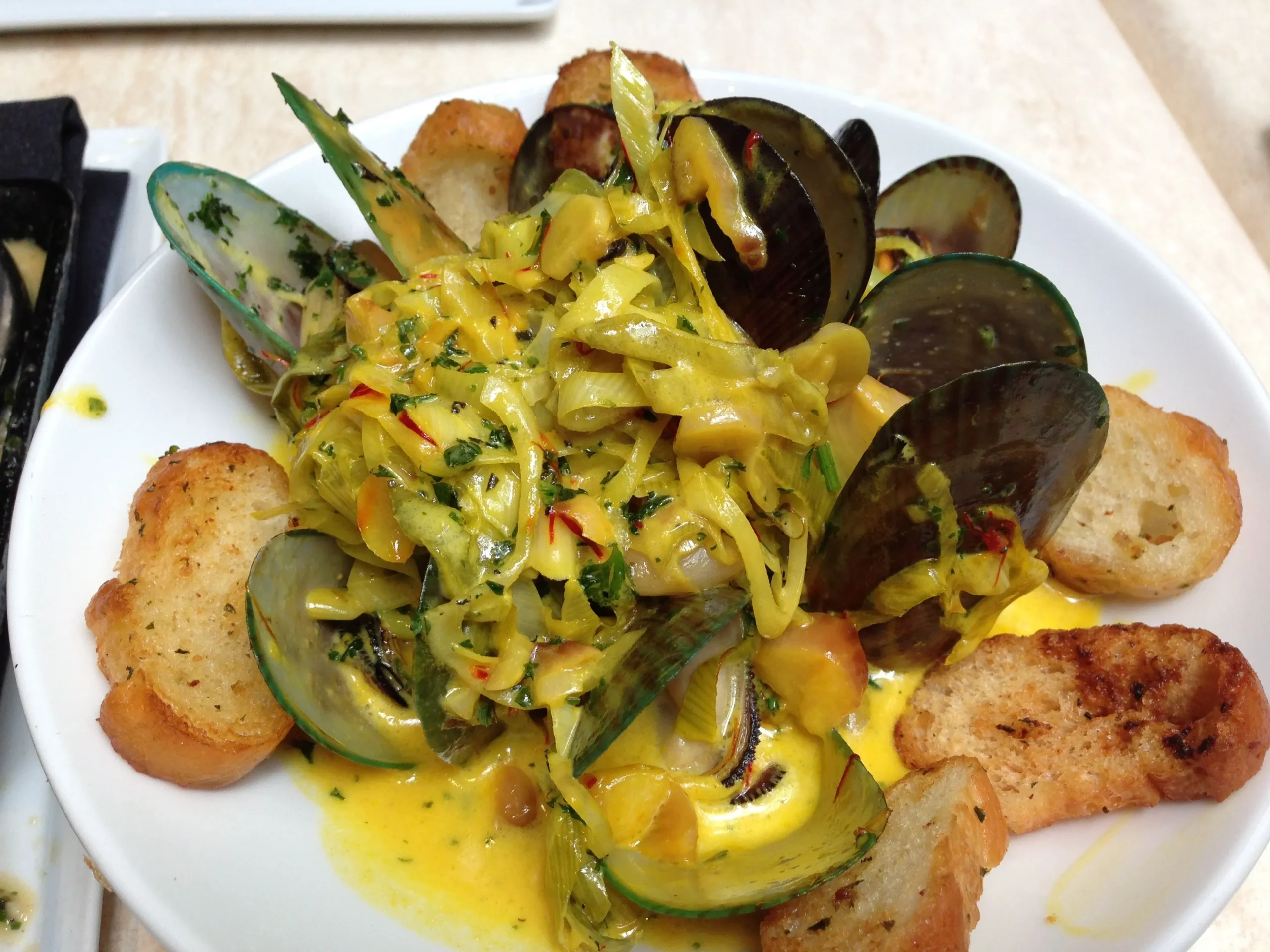 Mussels with Leeks, Saffron, and Cream