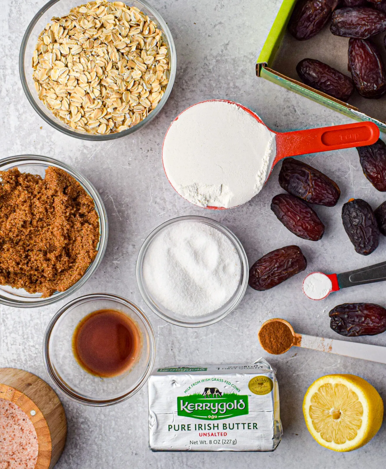 Old Fashioned Crumble Date Bars