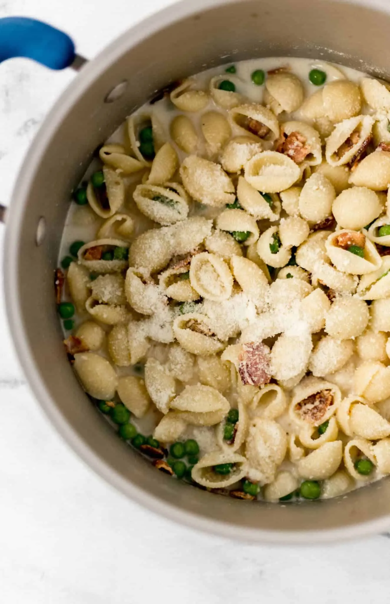 One Pot Creamy Alfredo Rigatoni with Bacon and Peas