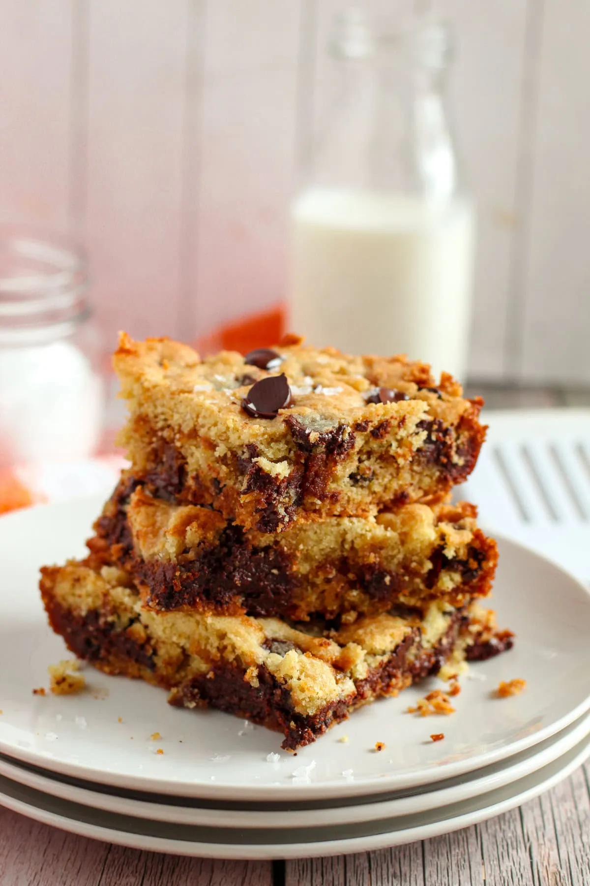 Paleo Salted Caramel Chocolate Chip Cookie Bars