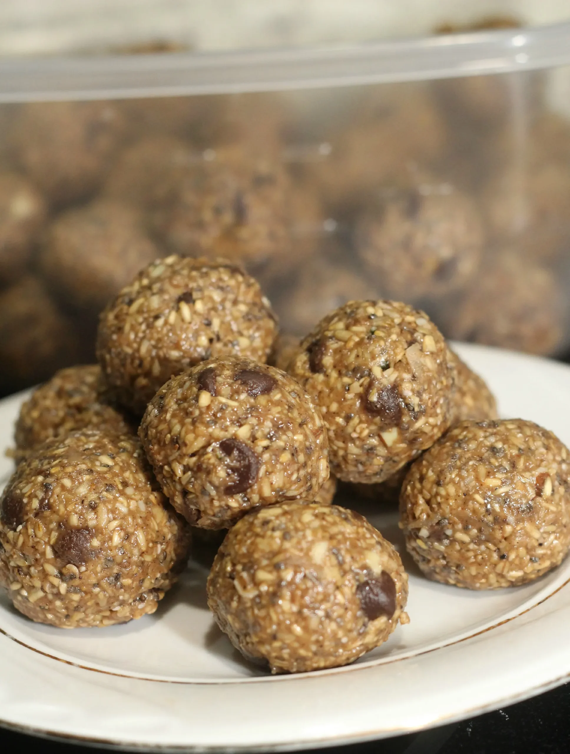 Peanut Butter Chocolate Chip Oatmeal Balls