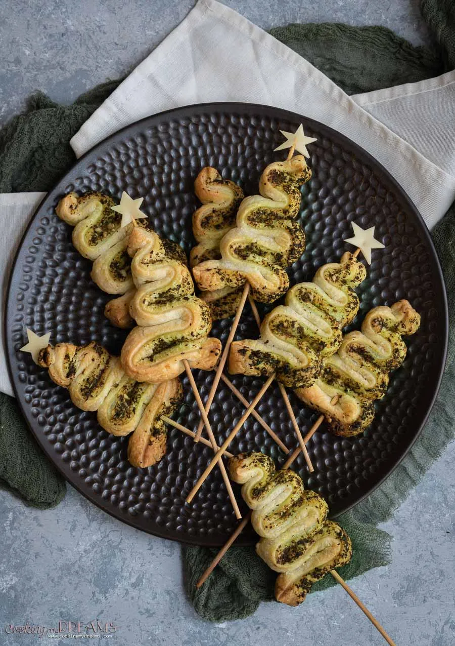 Pesto and Cream Cheese Christmas Tree Appetizer