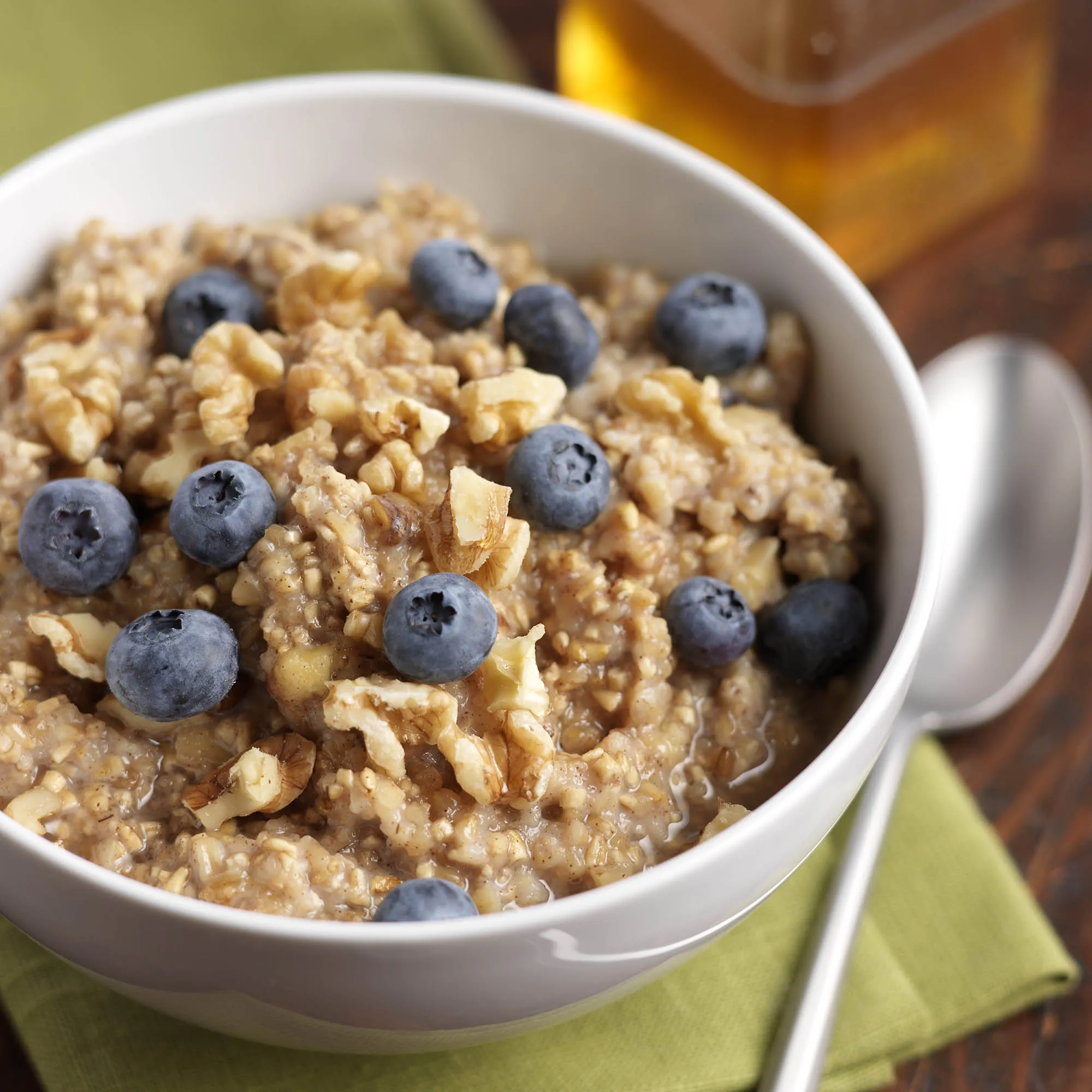 Rich and Creamy Oatmeal with Blueberries and Walnuts