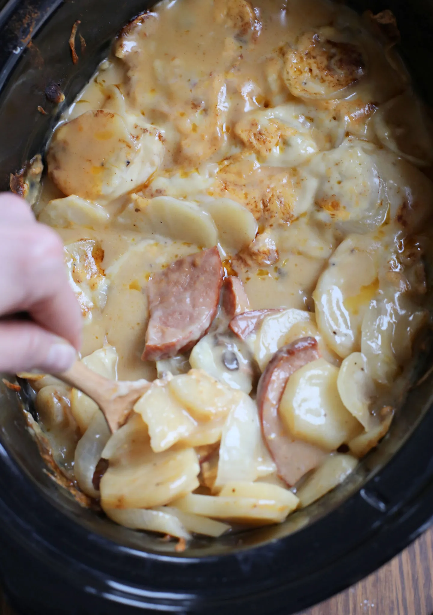Slow Cooker Cheddar Scalloped Potatoes