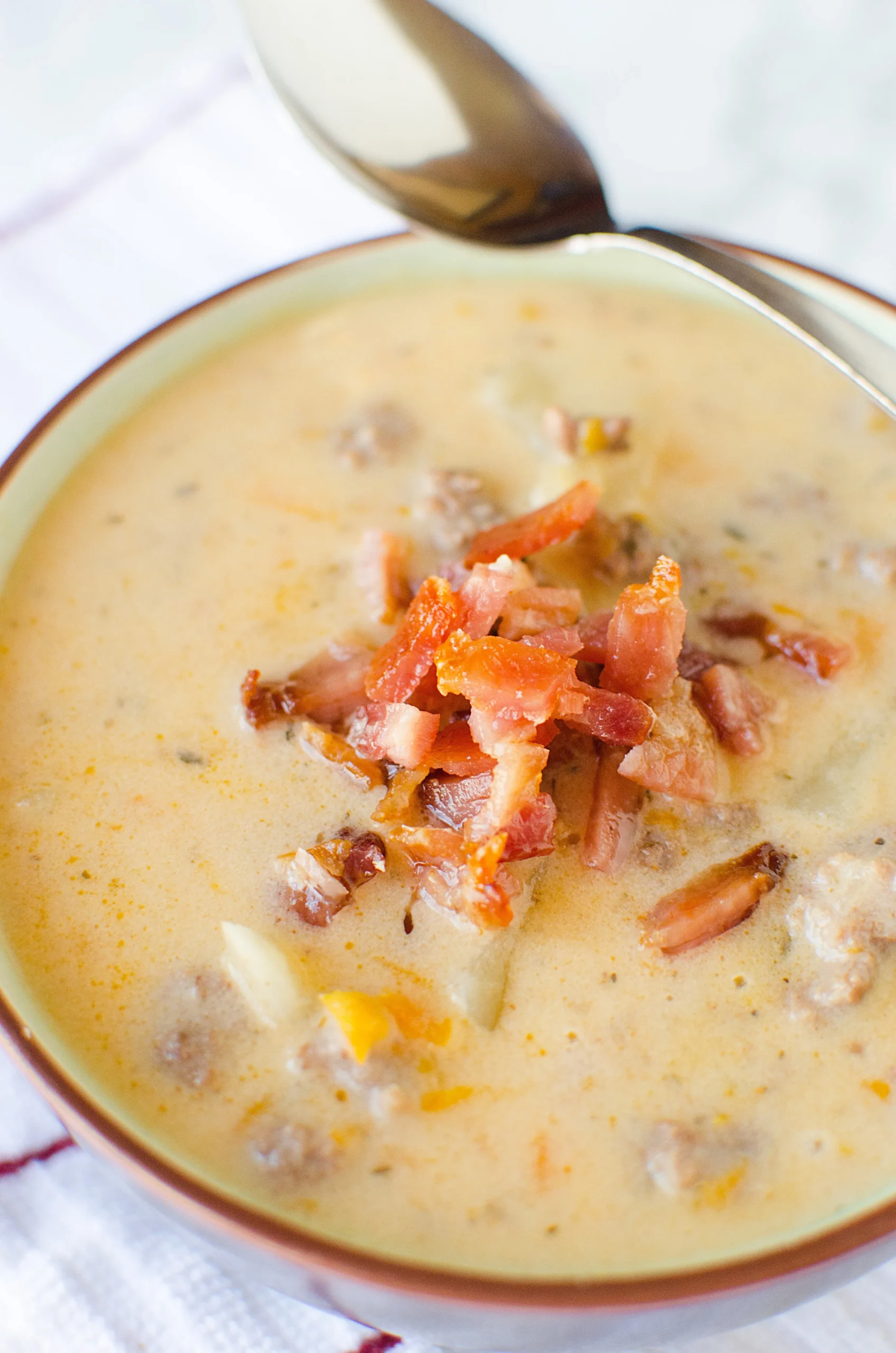 Slow Cooker Cheeseburger Soup