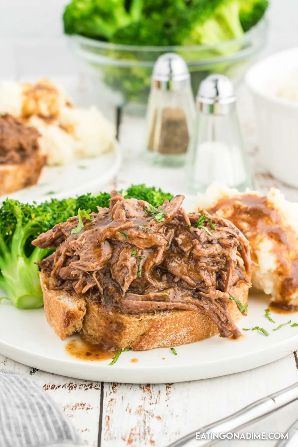 Slow Cooker Roast Beef Sandwiches
