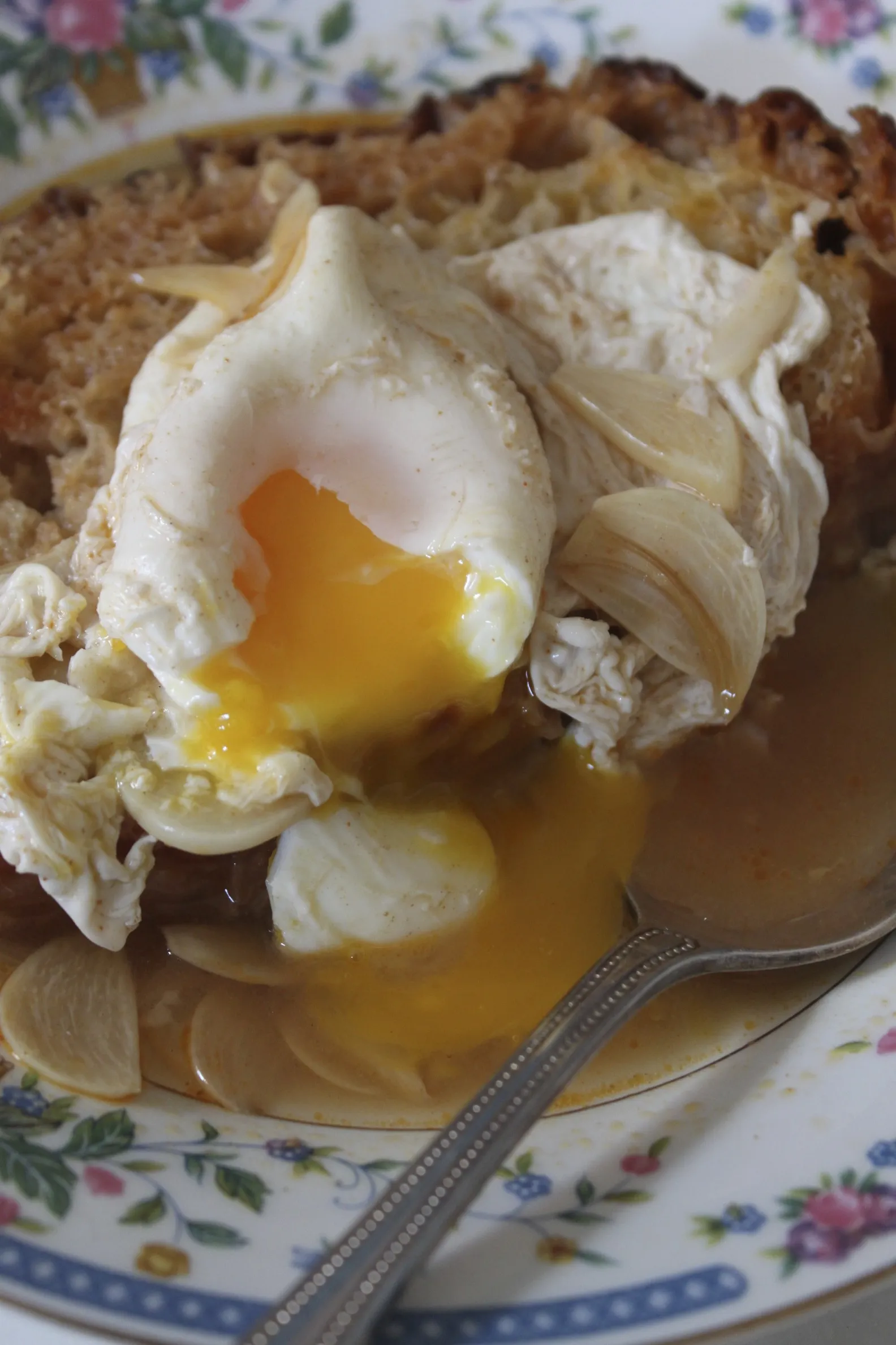 Sopa de Ajo con Huevos (Garlic Soup with Egg)