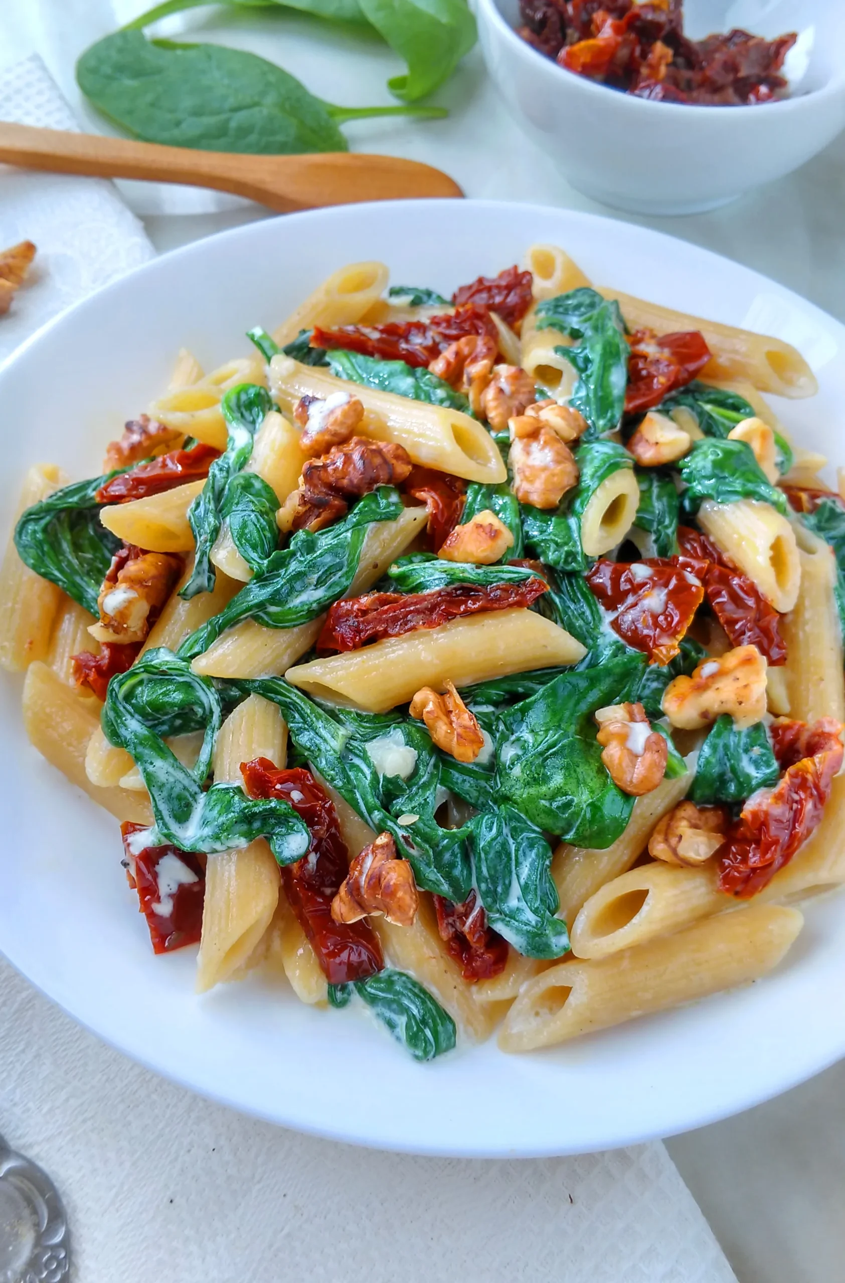 Spinach and Sun Dried Tomato Pasta