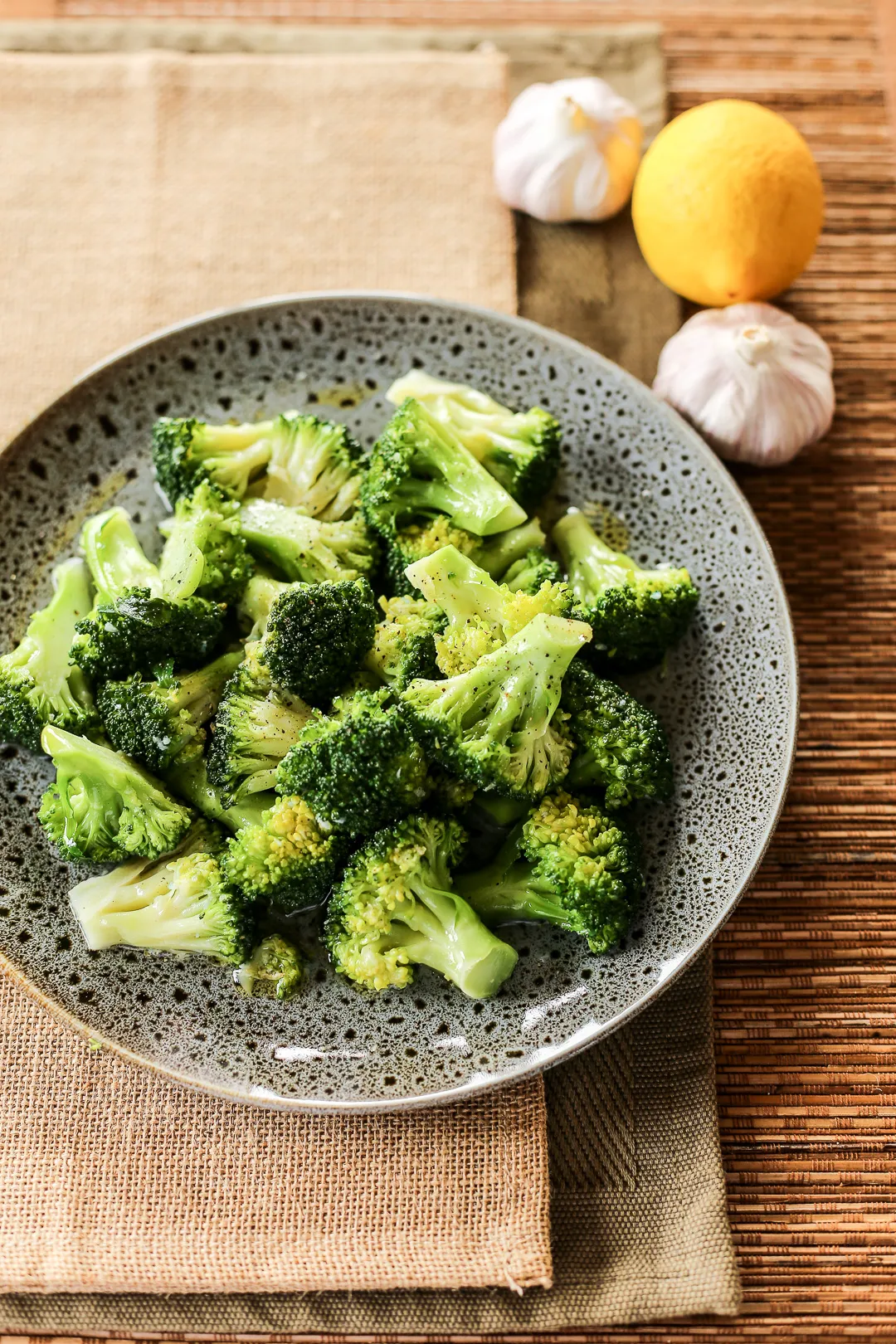 Steamed Broccoli with Lemon and Garlic