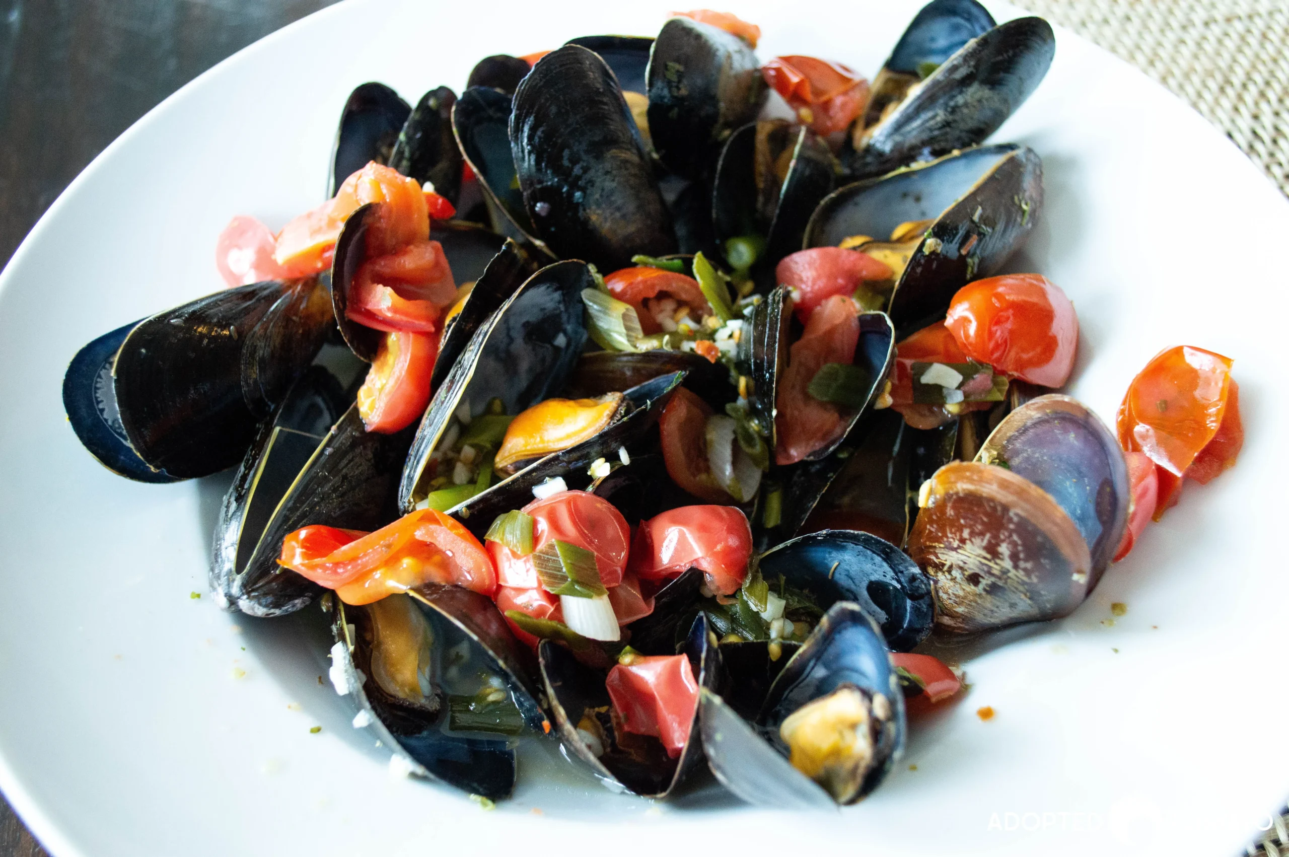Steamed Mussels in Wine and Fresh Tomatoes