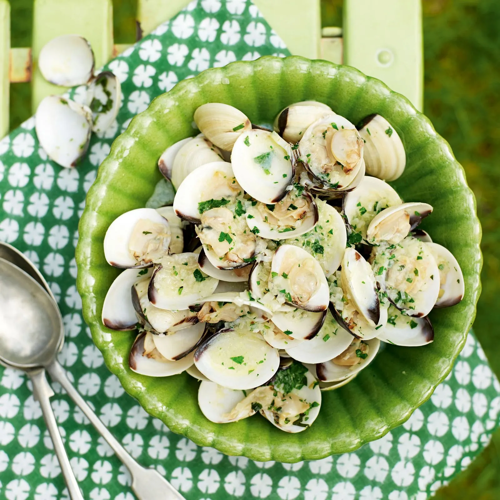 Stir Fried Clams with Ginger and Garlic
