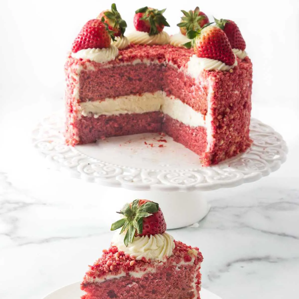 Strawberry Crunch Cake Brownie