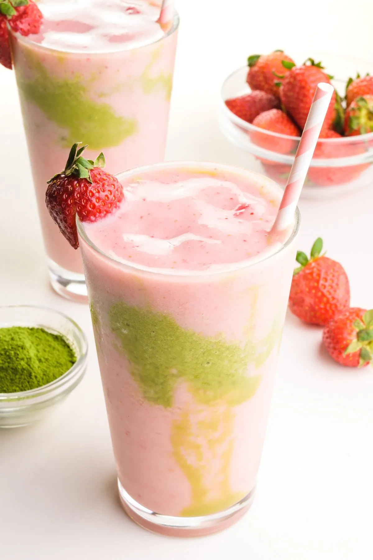 Strawberry Matcha Green Tea Chia Smoothie