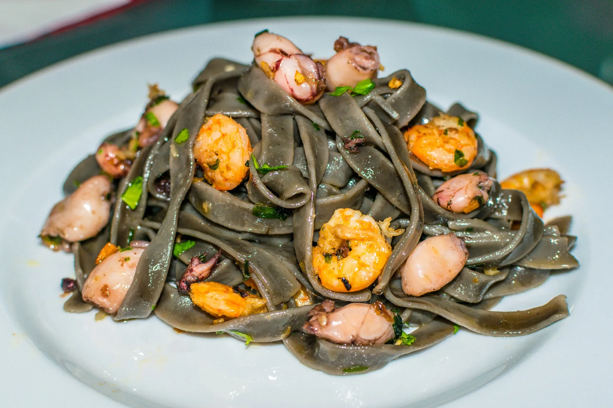 Tagliatelle con Sepia y Gambón