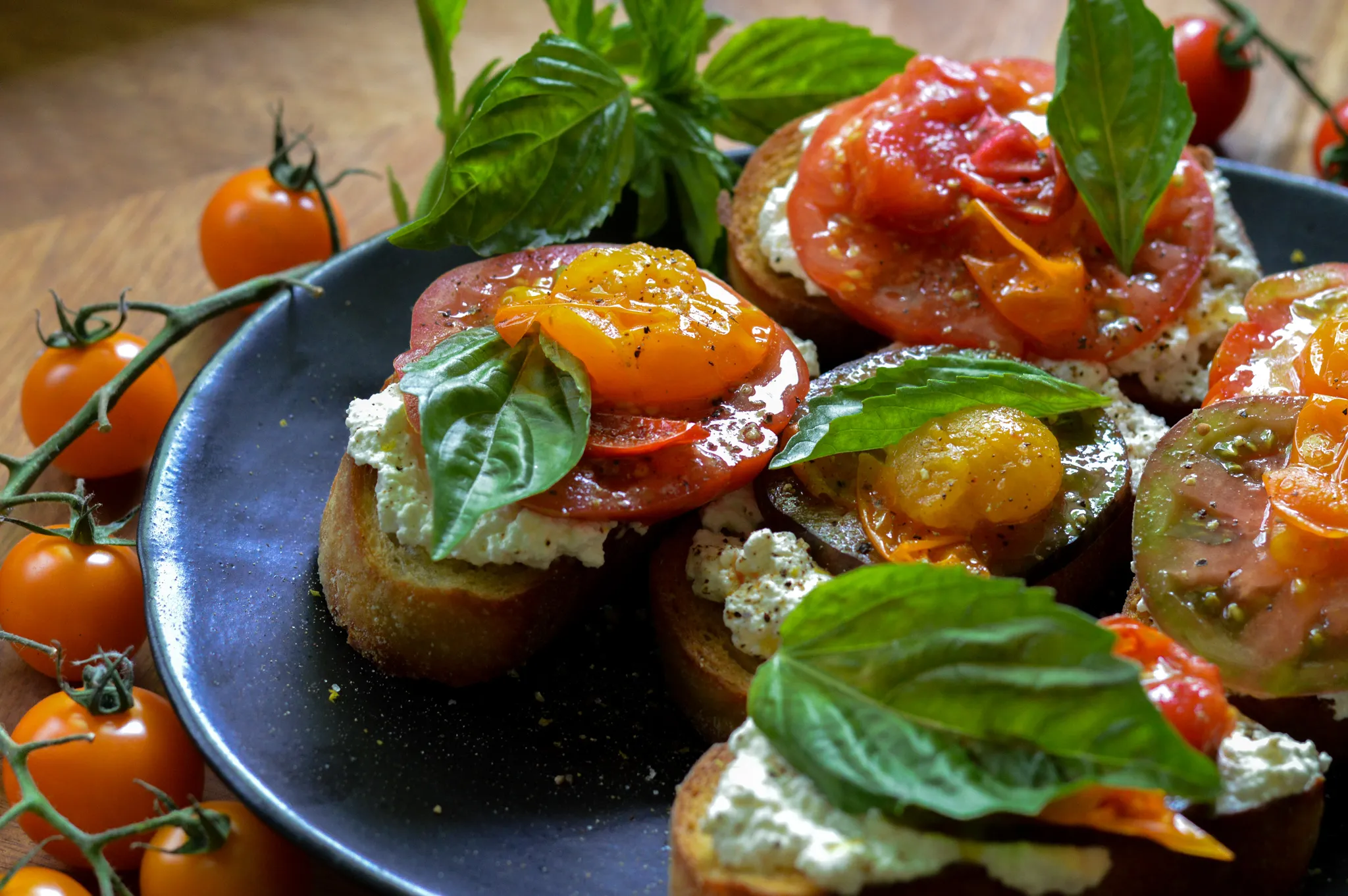 Tomato Ricotta Garlic Toasts