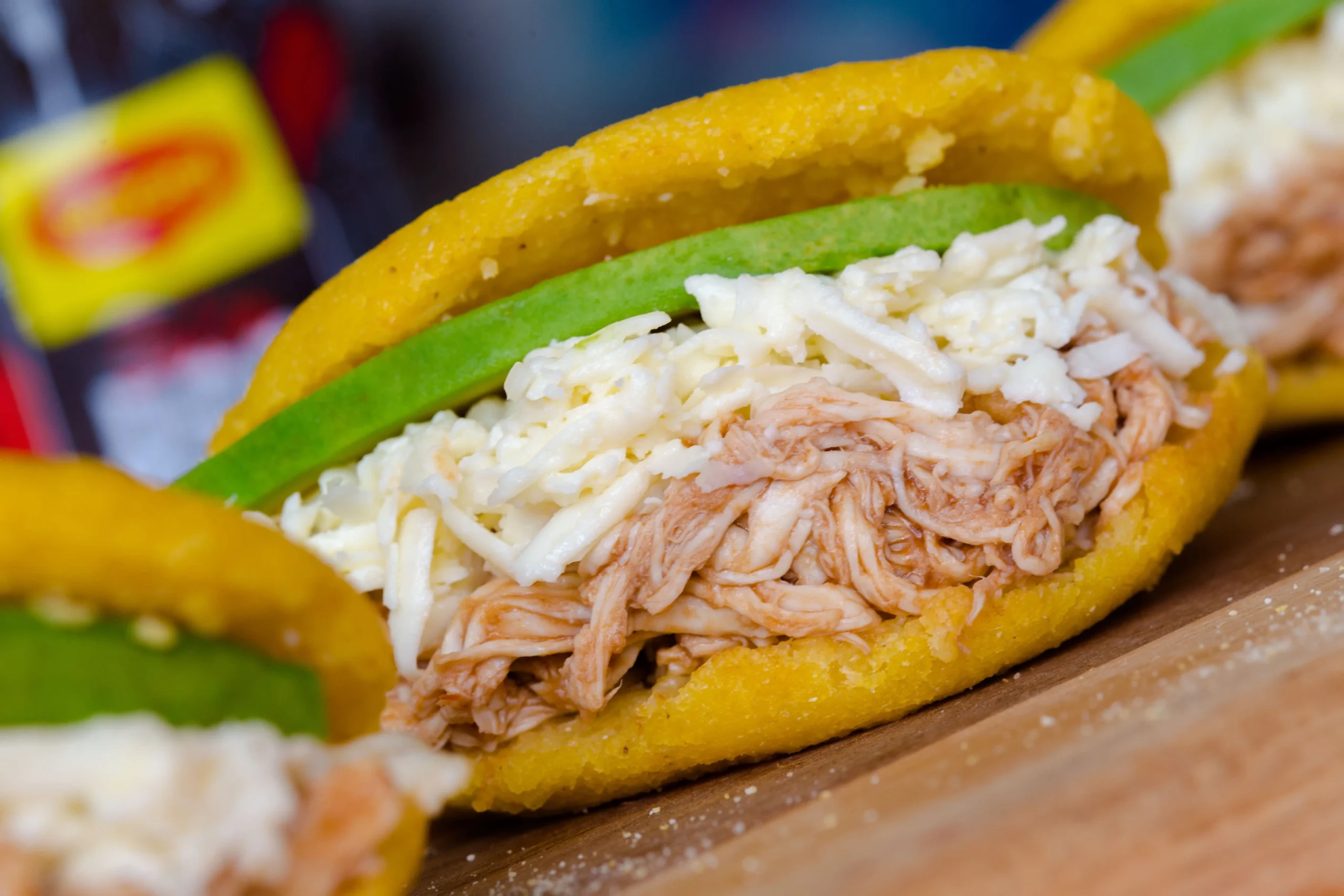 arepas con pollo adobado