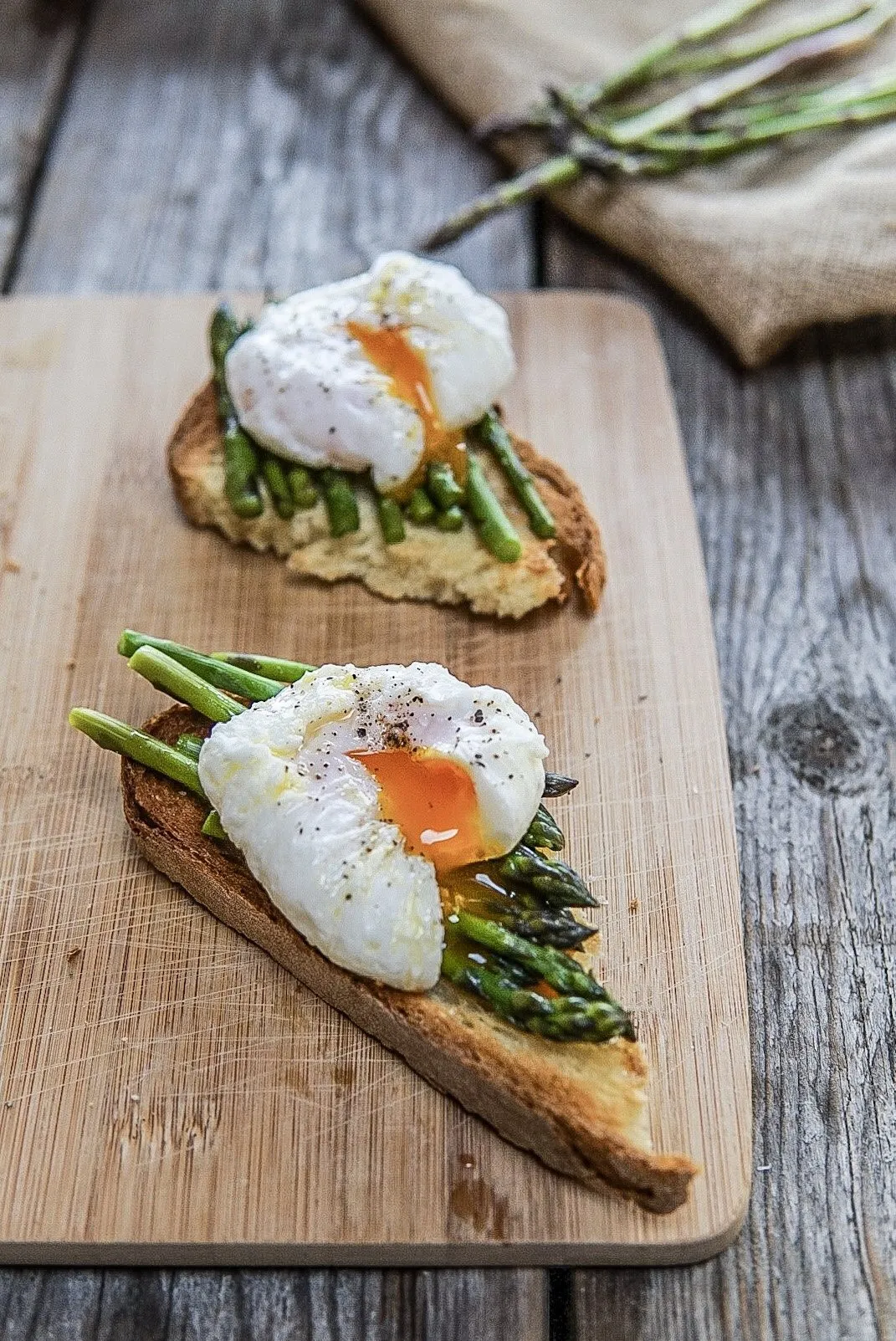 bruschette morbide patate asparagi e uova