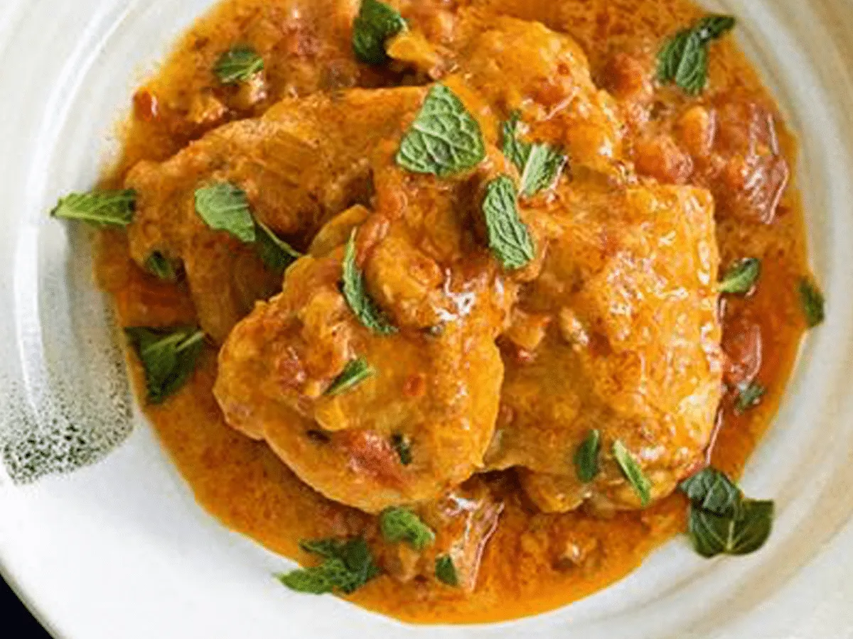 chicken in cardamom coconut sauce
