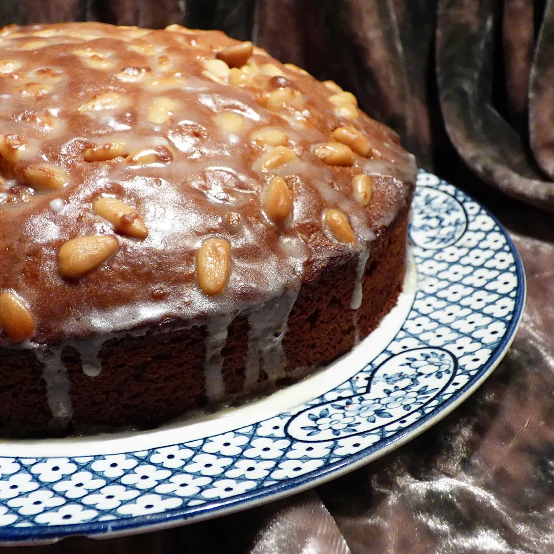 honey and pine nut cake