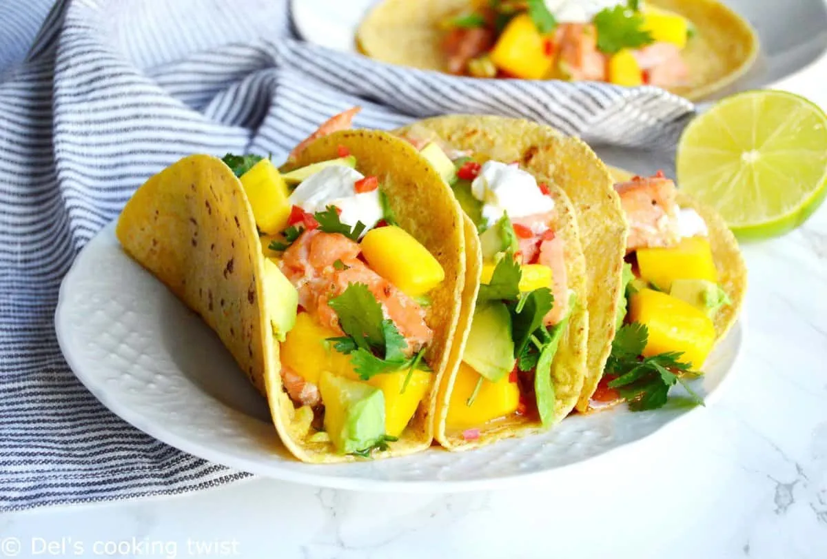 tacos thai au saumon et salsa mangue avocat