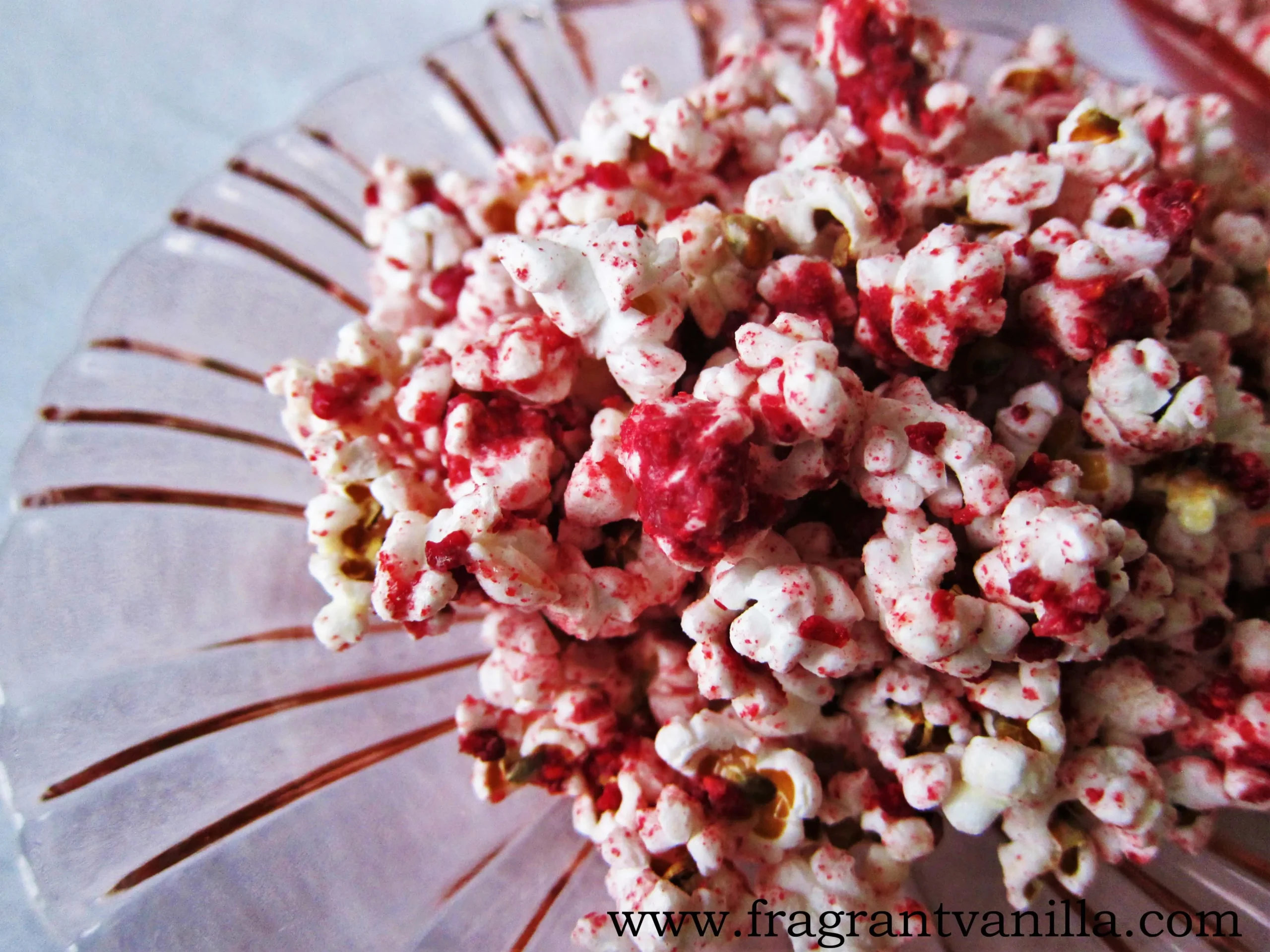 white chocolate raspberry cheesecake popcorn